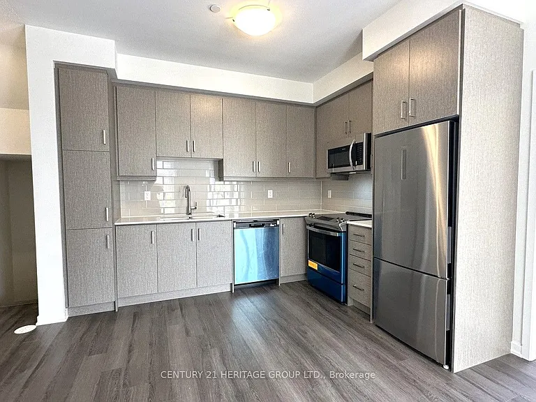 121 Honeycrisp Cres #Townhouse 243 — Photo 10