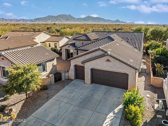 3rd image of 1043 N Broken Hills Dr