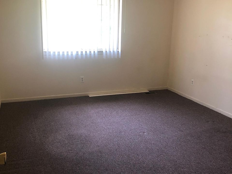 2nd image of 22019 Woodbury Dr #8