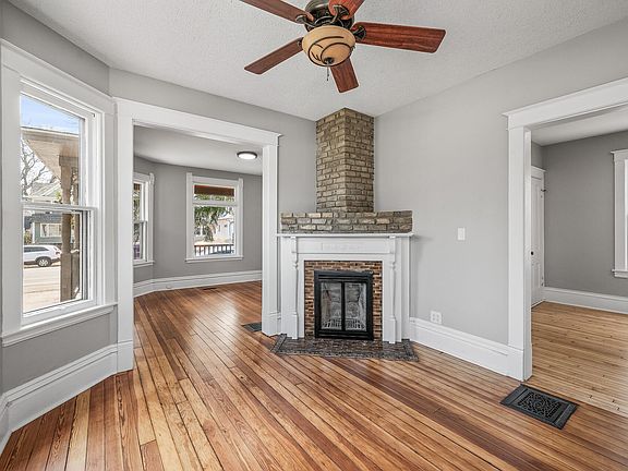3rd image of 1527 Minnehaha Ave W #2