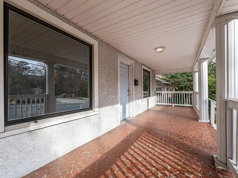 1402 W Market St #1402 — Photo 22