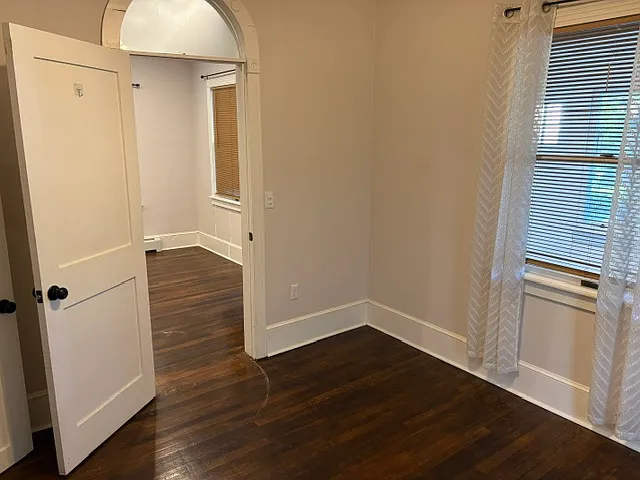 531 Queen St — Photo 20