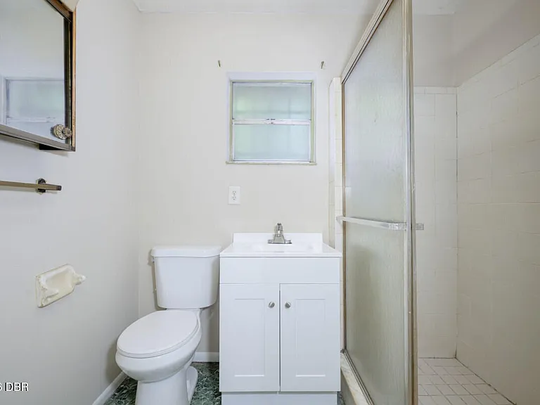 927 E Millard Ct — Photo 17