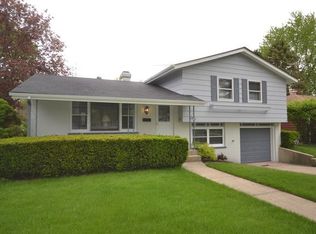 966 Huron Dr, Elgin, IL 60120