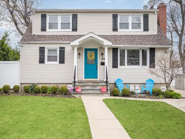 491 Secatogue Avenue, Farmingdale, NY 11735