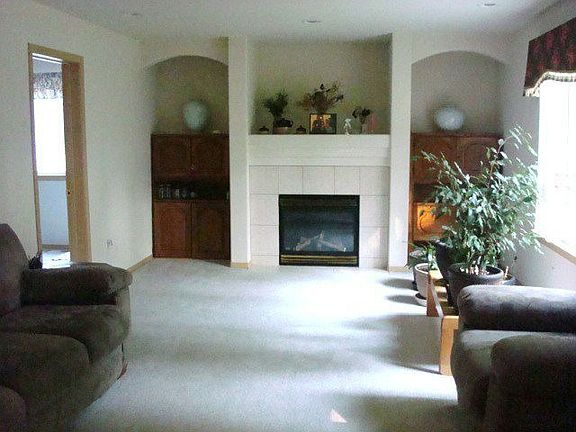 2nd image of 1524 180th St SW