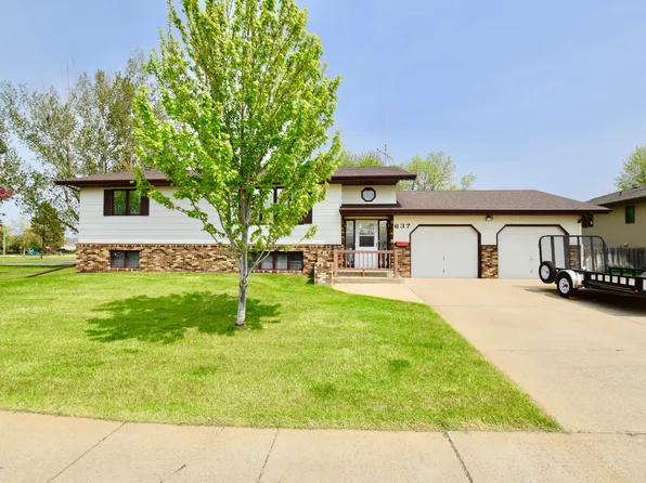 637 4th Ave SW, Dickinson, ND 58601