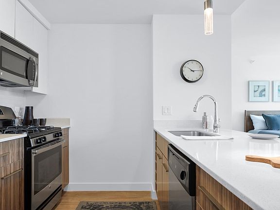 4th image of 305 N Orleans St #1908