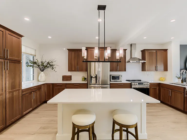 2943 Mount Royal Dr — Photo 3