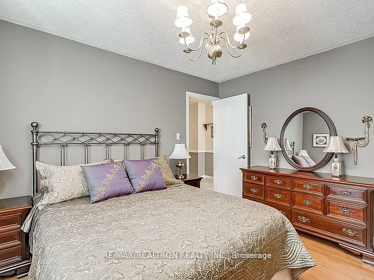 5591 Cosmic Cres — Photo 18
