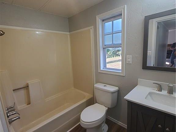 5th image of 10317 Carolyn Dr