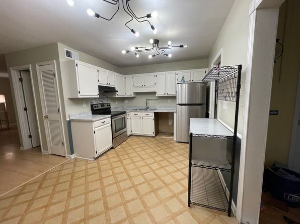 1387 Camp Rd APT D