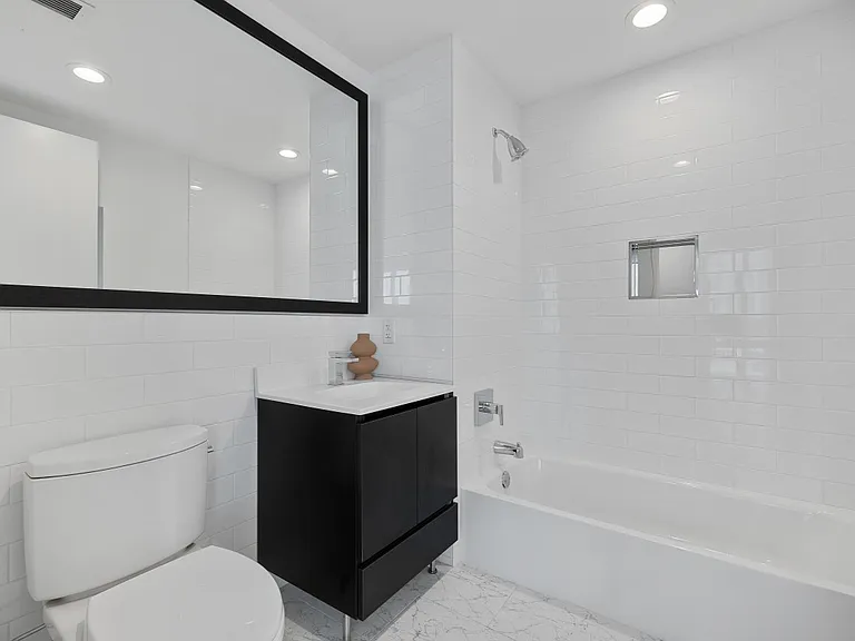 22-44 Jackson Ave #1616 — Photo 9
