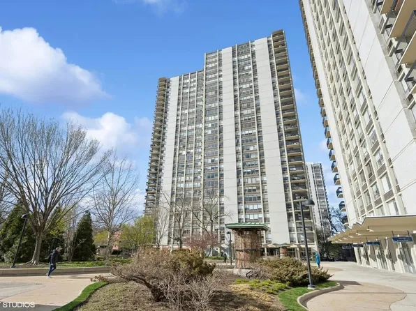 1360 N Sandburg Ter, Chicago, IL