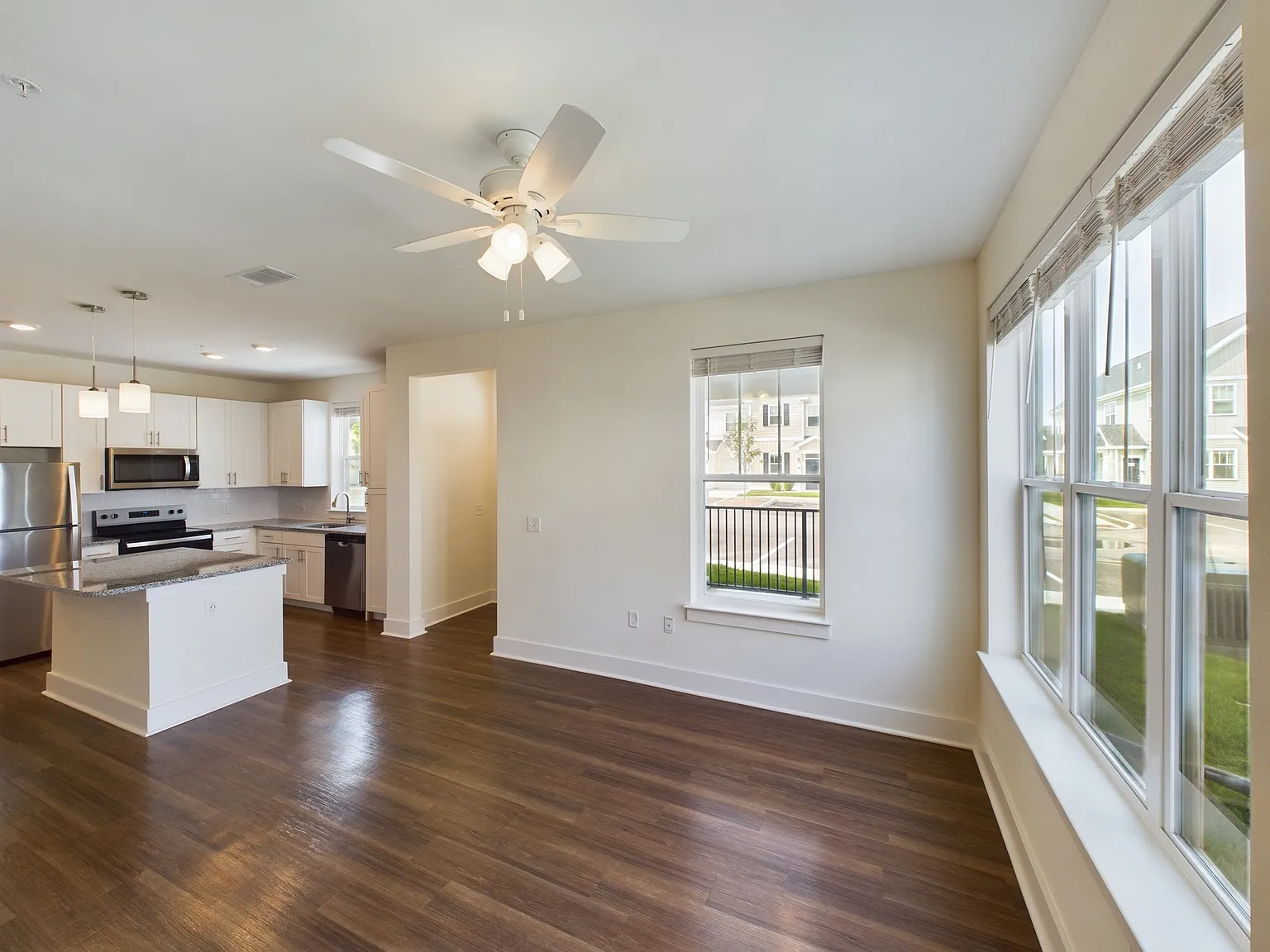 1 bed, 874 sqft, $1,949 — Photo 2