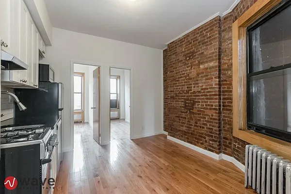 Rented by Wave Real Estate Group | media 22