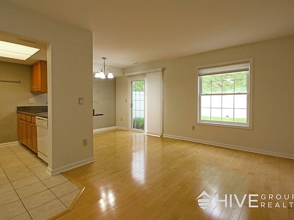 3rd image of 2411 Avonlea Ln
