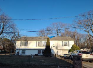 253 Acorn Ave, Central Islip, NY