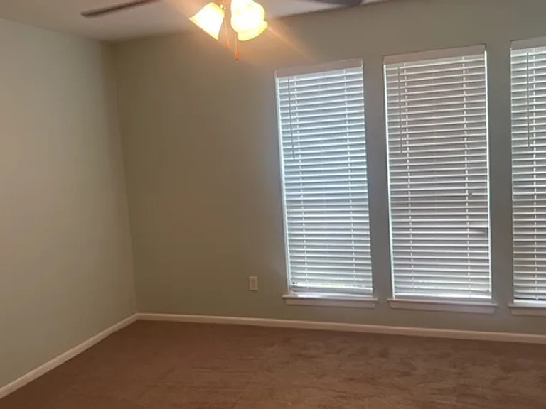 3700 Dauphine Ct — Photo 32