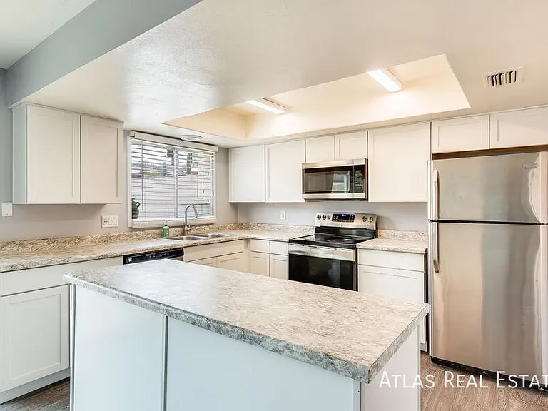 1649 W Hazelwood St — Photo 36