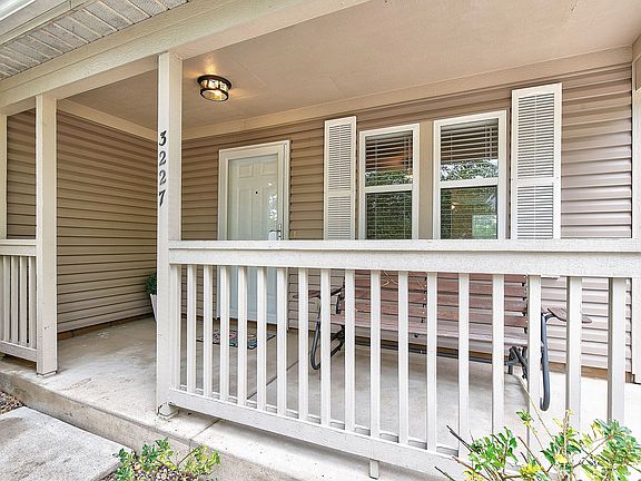 4th image of 3227 Turnbull Dr
