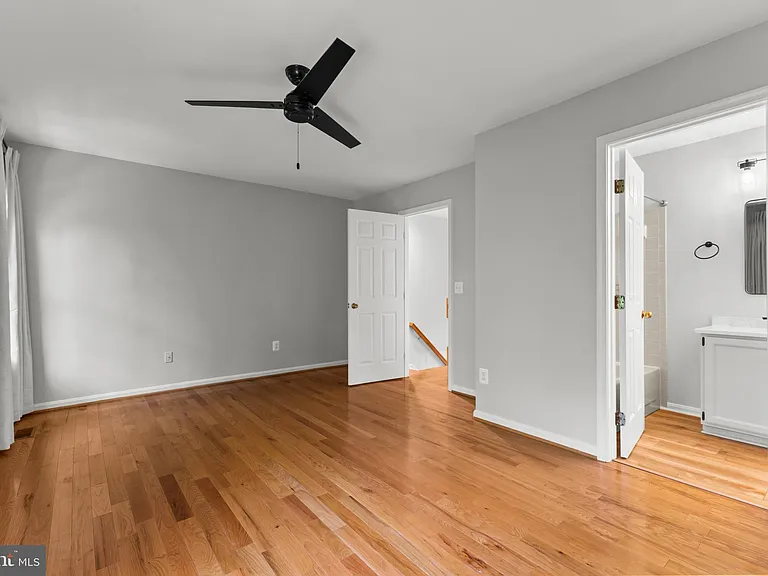 106 Hackley Ct — Photo 11