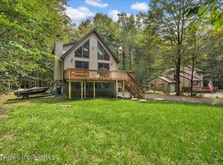 70 Sunset Dr, Gouldsboro, PA 18424