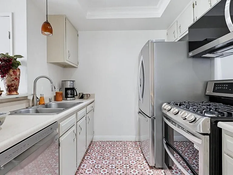 2680 Lake Ave #8 — Photo 9