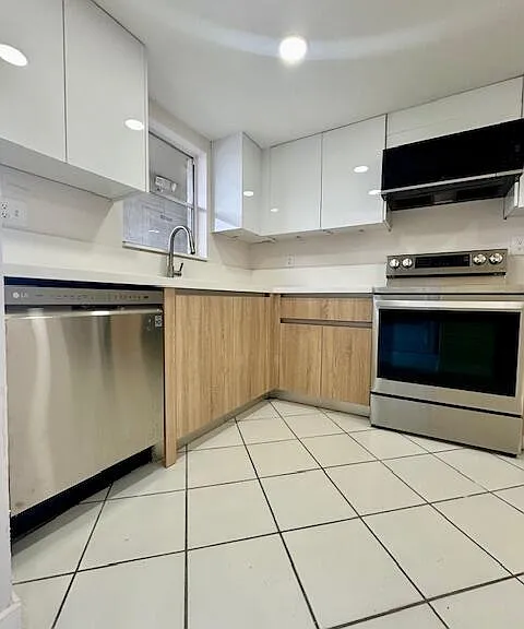 6080 NW 44th St #205 — Photo 8