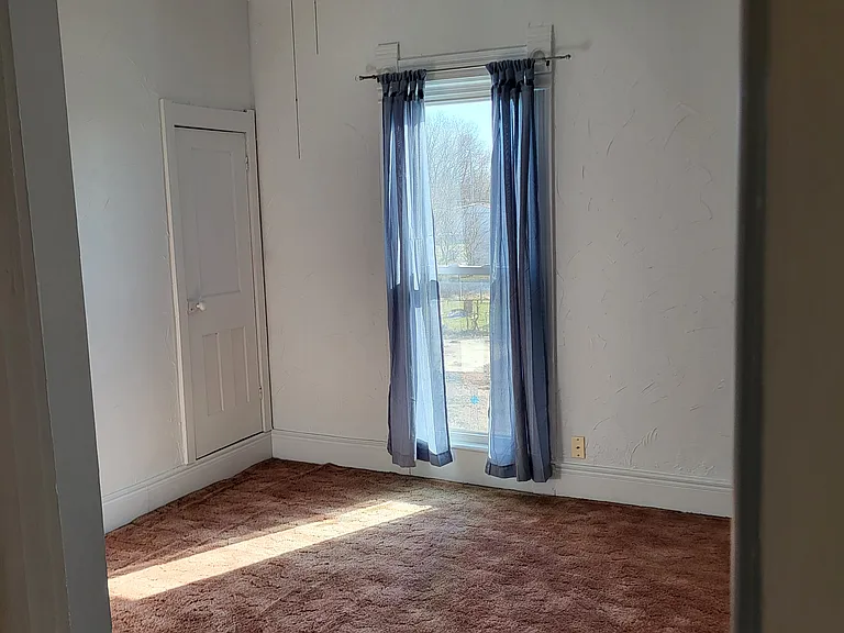 1/2 E Swayzee St — Photo 3