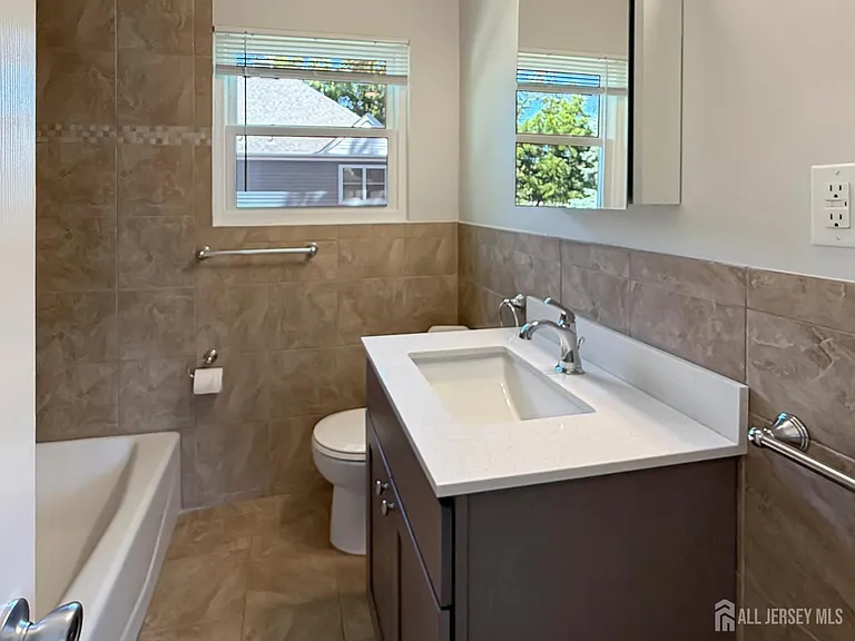 19 S Van Buren Ave — Photo 7