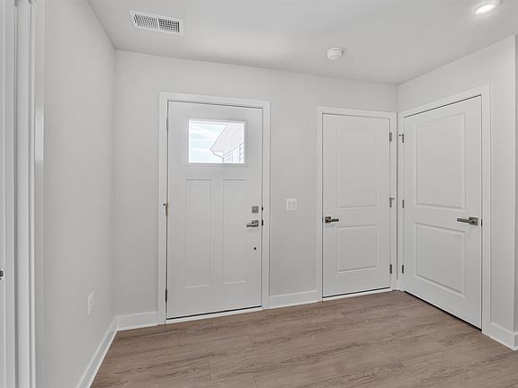 5th image of 15 Gunnison Dr
