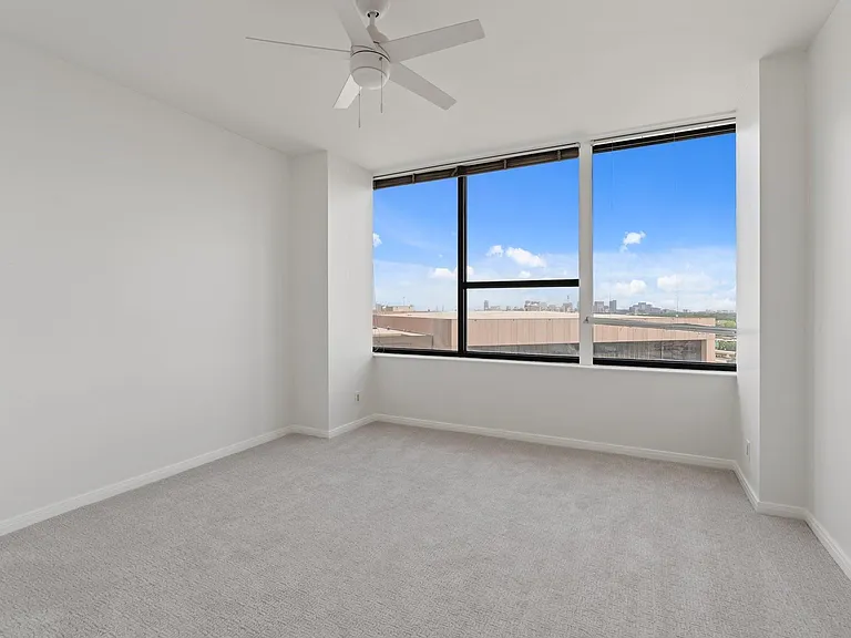 15 Greenway Plz #10G — Photo 34