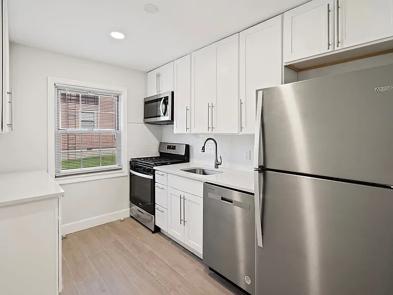 Palisades Gardens Apartments — Photo 1