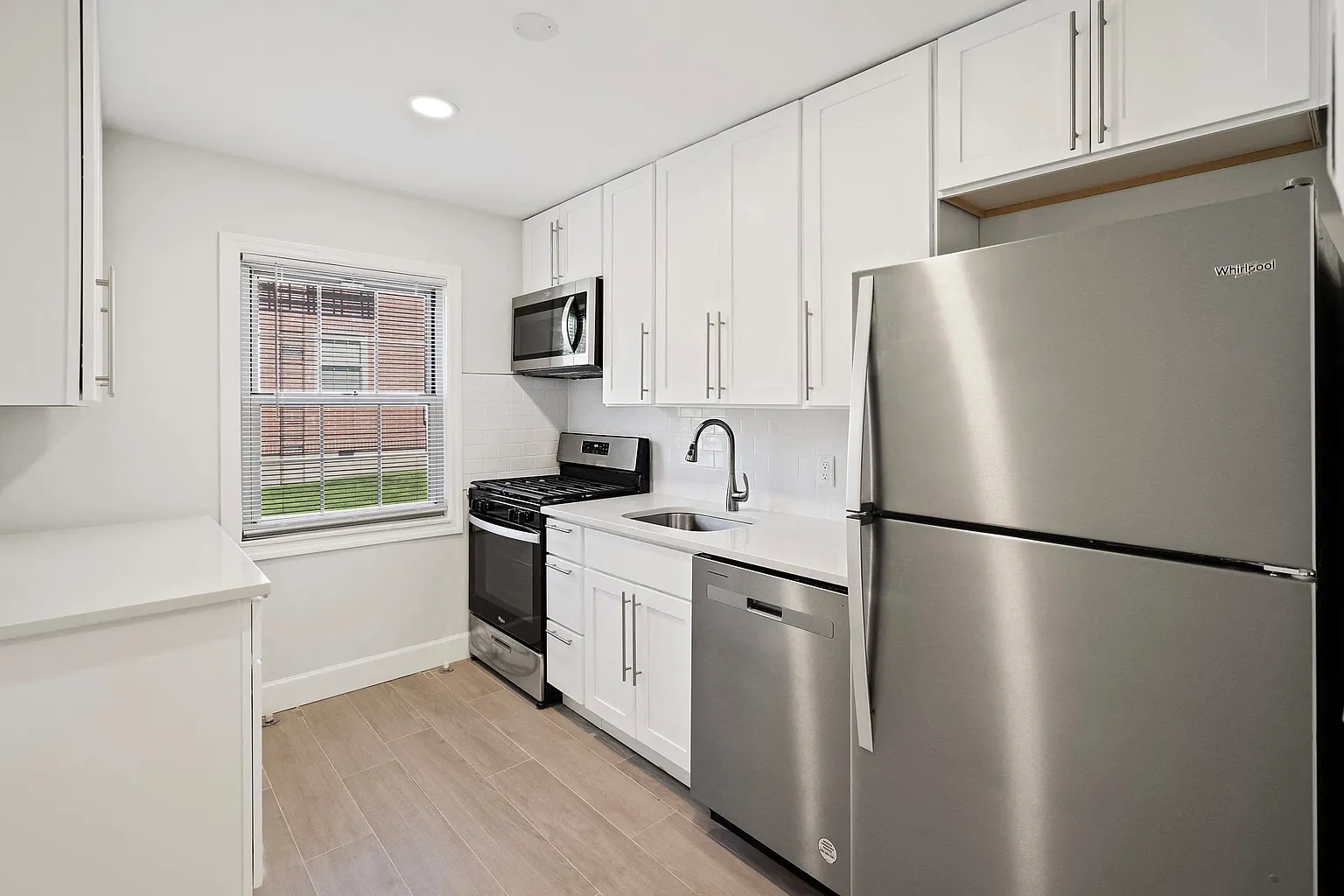 1452 Center Ave #2161895 photo 1