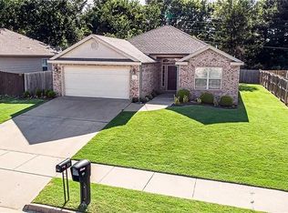 1210 N 31st St, Rogers, AR 72756