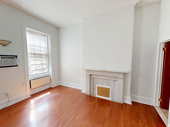 4th image of 1814 Spruce St #3M