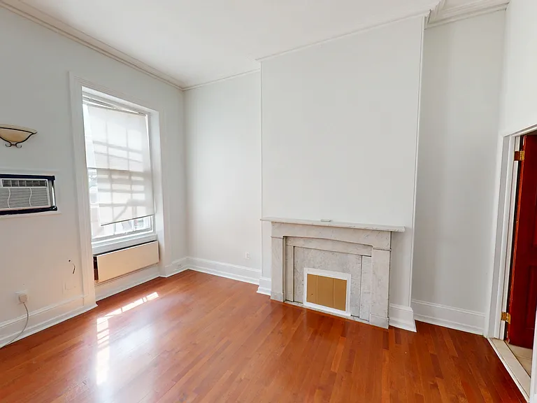 1814 Spruce St #3M — Photo 4