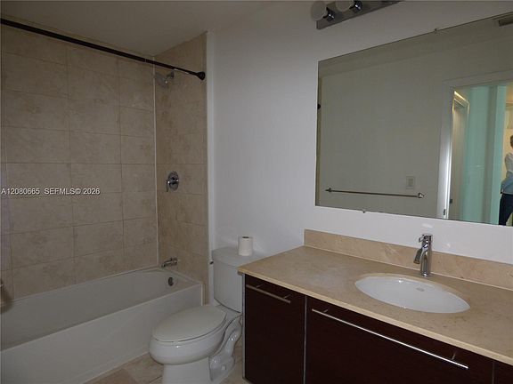 5th image of 1900 N Bayshore Dr APT 2905