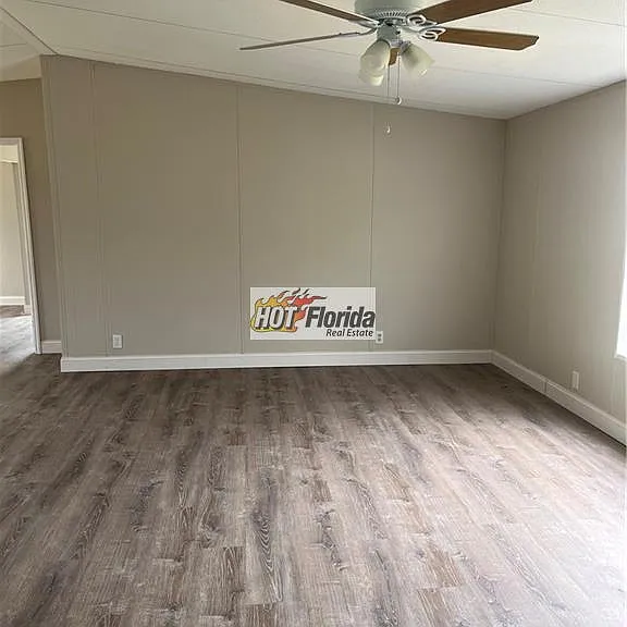 1732 W Holiday Dr — Photo 2