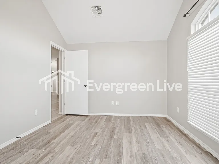 1613 Tara Dr — Photo 8