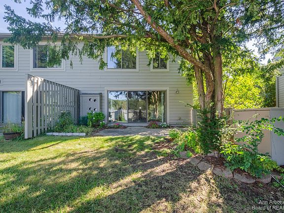 5th image of 789 Watersedge Dr