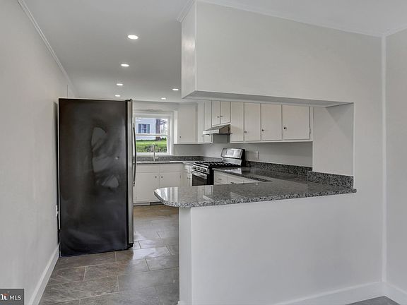 5th image of 438 Buchanan Trl W