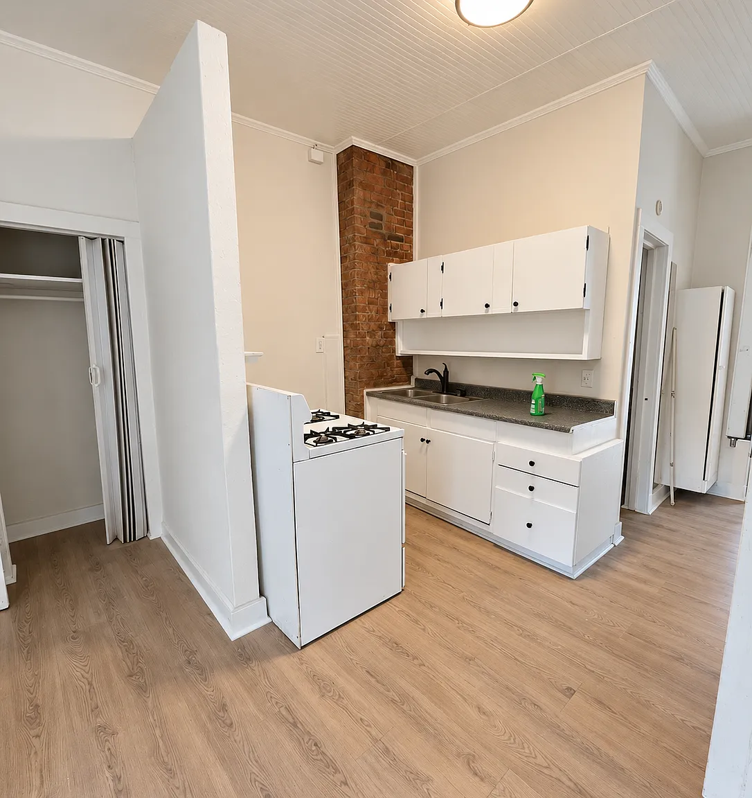 Studio, 450 sqft, $895 — Photo 3