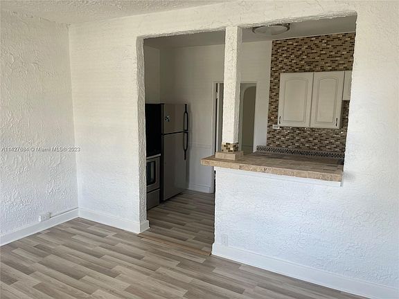 4th image of 119 NE 7th Ave APT 6
