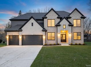 50 Lesdale Dr, Troy, MI