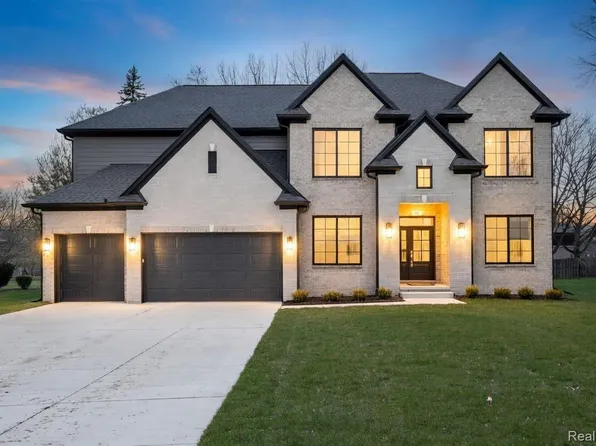 50 Lesdale Dr, Troy, MI 48085