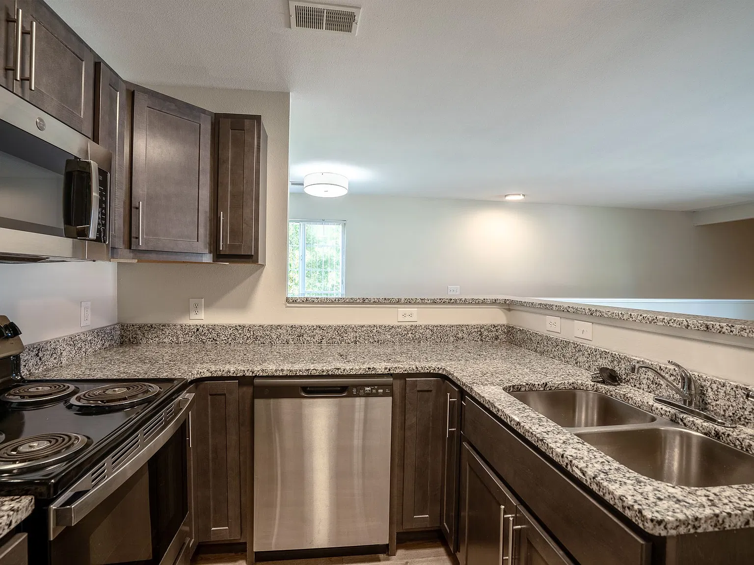 Eaglebrook Apartments — Photo 2