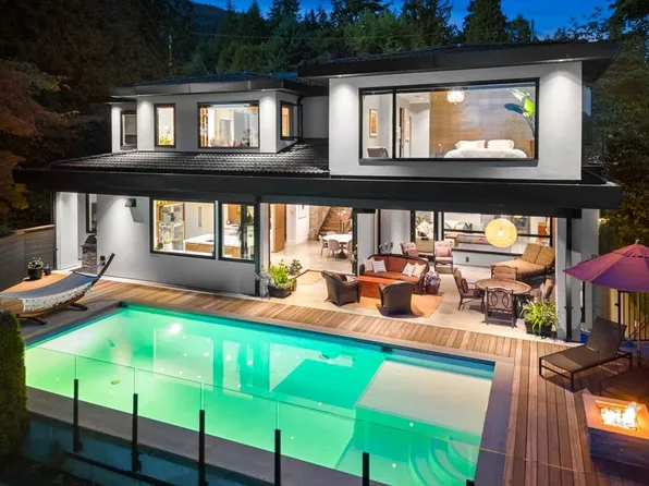 2650 Rosebery Ave, West Vancouver, BC V7V 3A2