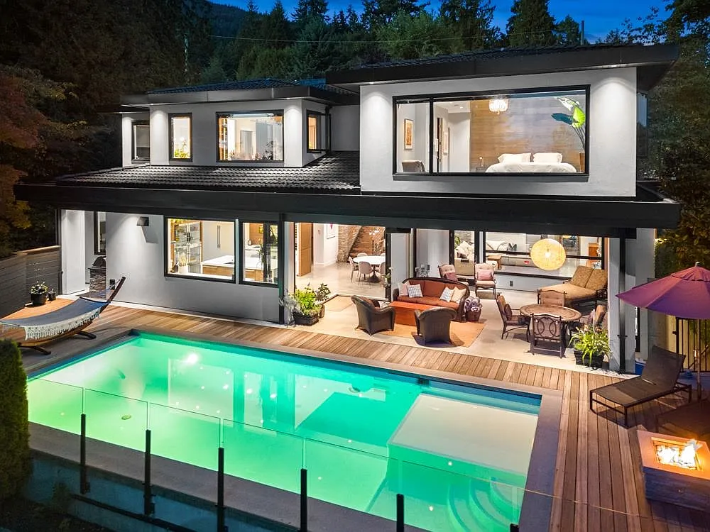 2650 Rosebery Ave photo 1